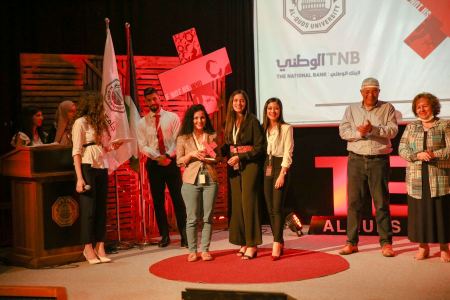 مشاركون في مؤتمر TEDx جامعة القدس يتحدثون عن تجاربهم الملهمة تحت شعار "إن لم نكن نحن، فمن إذاً؟"